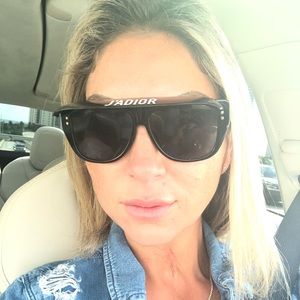 Meet your Posher, Adi